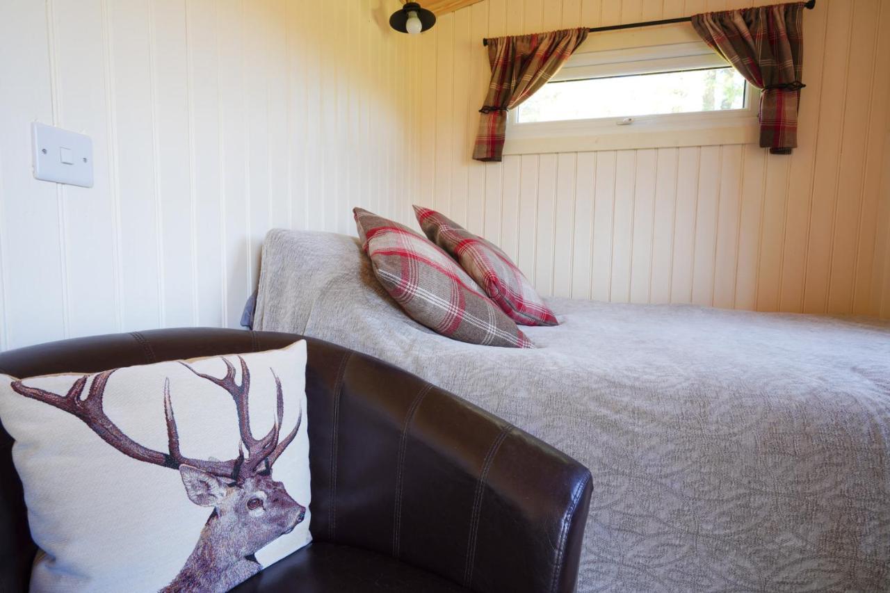 The Laburnum Retreat Shepherd Hut Private Hot Tub Upper Hulme Екстериор снимка