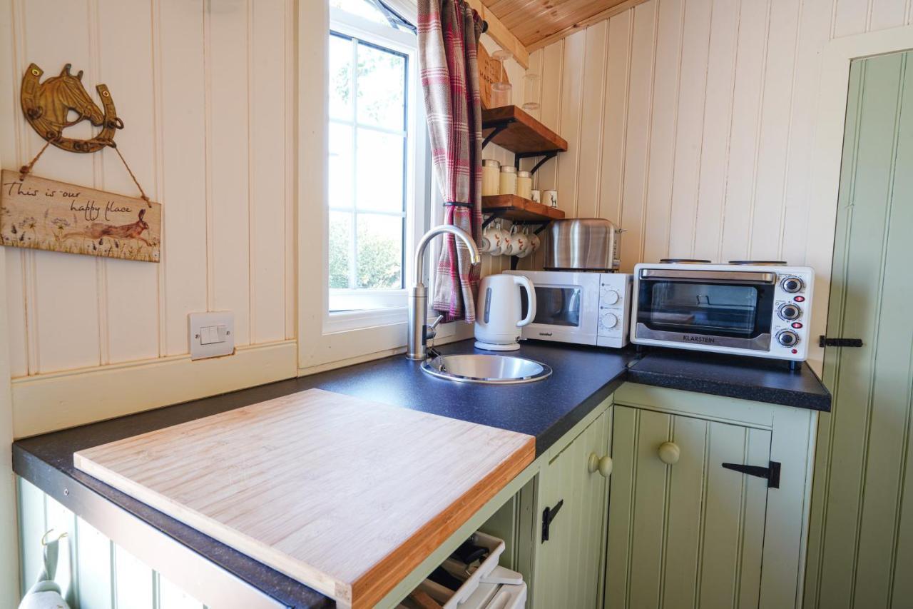 The Laburnum Retreat Shepherd Hut Private Hot Tub Upper Hulme Екстериор снимка
